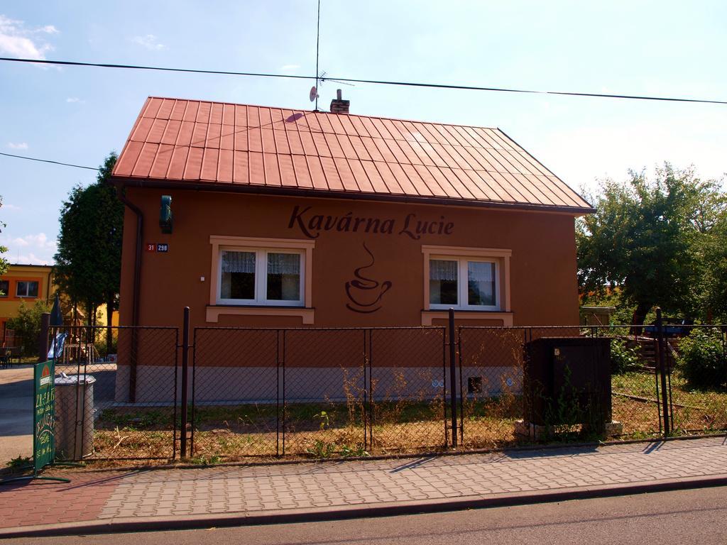 Kavarna Lucie S Ubytovanim Horní Těrlicko Exteriör bild