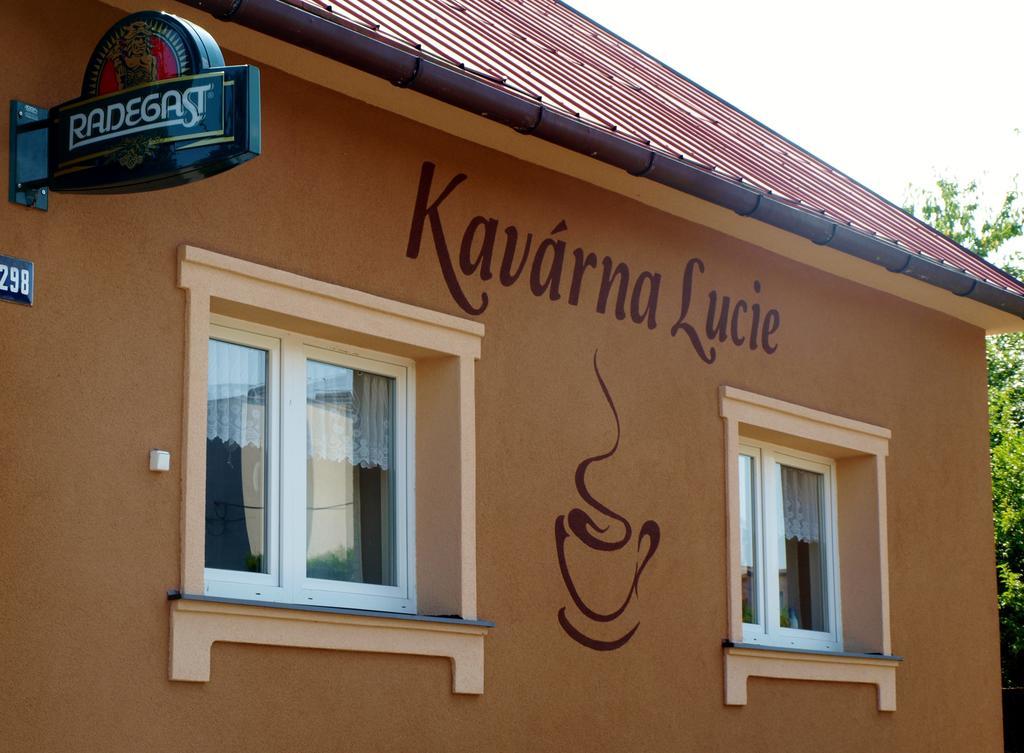 Kavarna Lucie S Ubytovanim Horní Těrlicko Exteriör bild